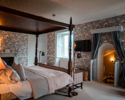 A Haven of Tranquility: Experiencing Luxury at Crug Glâs Country House