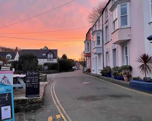 Food, Drink, Location and even Quiz Nights, Saint Brides Inn Little Haven has it all