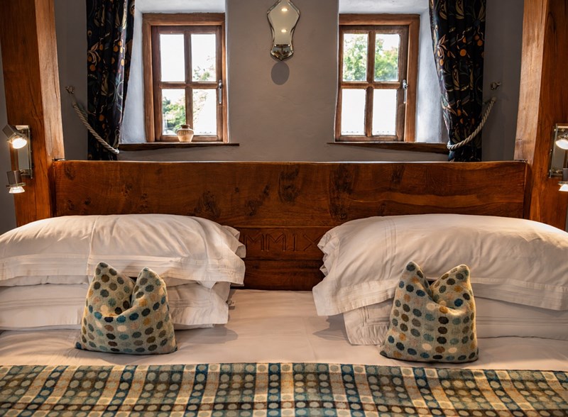 Rooms & Cottages
